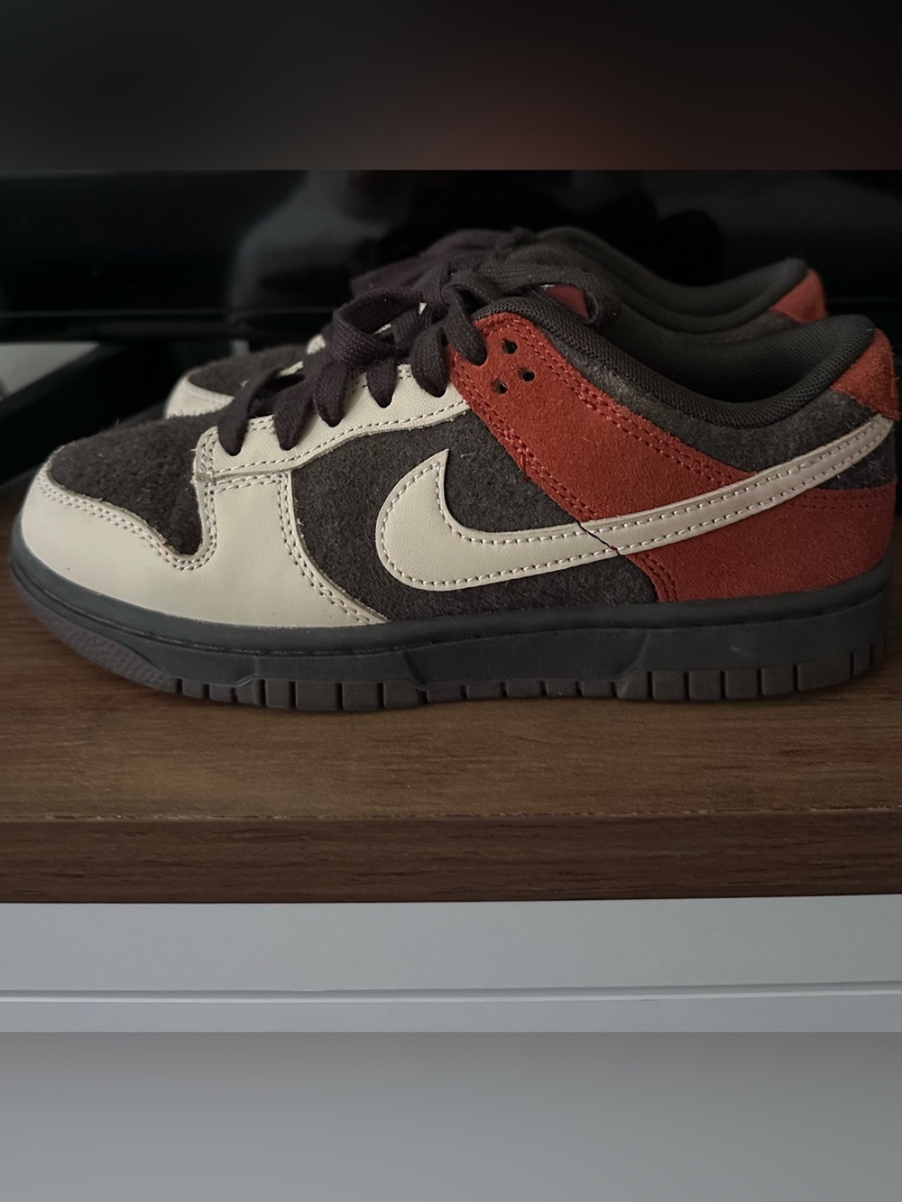 Nike Kids Low-Top Sneakers in Cream, Rust & Dark Brown